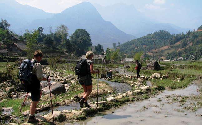 Trekking from Topas Ecolodge to nearby villages