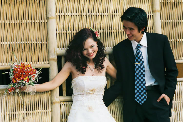 Pre-wedding photography at Ethnology Museum in Hanoi