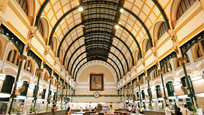 Pre-wedding phtography at Saigon Post Office